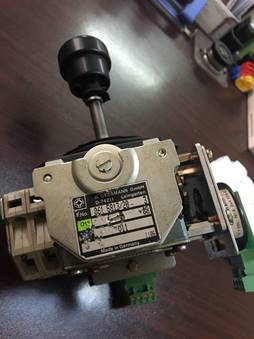 061 5813 / 20 - 3  /  06460812 / An 1511z07 – 054 005 / Joystick